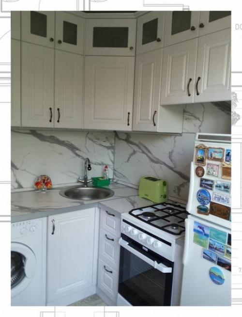 Маленькая, но функциональная кухня 5 кв. 02