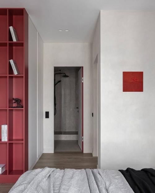 Интерьер просторной квартиры в светлых тонах с небольшими оранжевыми акцентами. 07