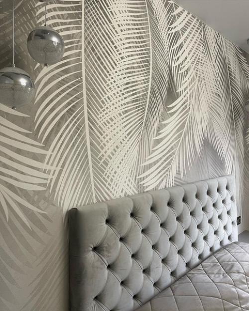 Закончили ремонт в спальне и установили мебель. 02