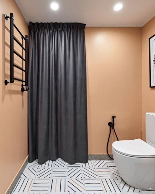 Персиковая ванная комната с графитовыми акцентами. 02