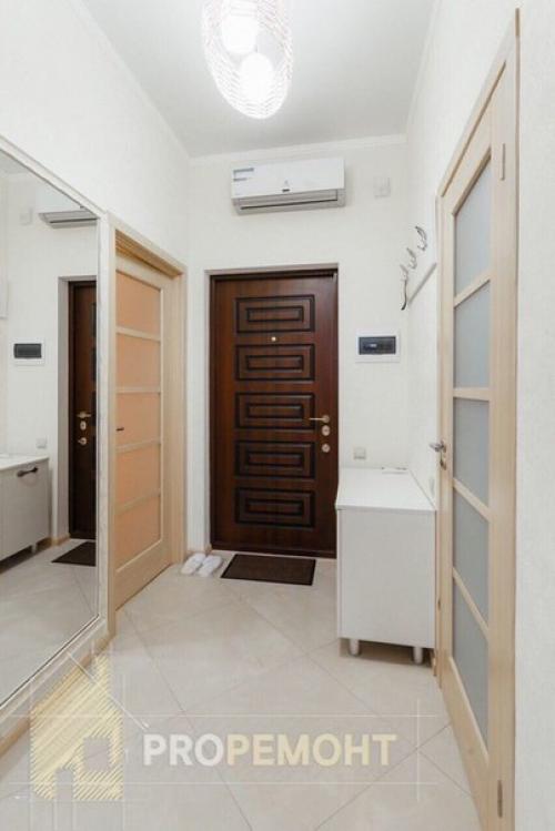 Эта шикарная светлая квартира понравится всем любителям спокойствия, уюта и нюдовых оттенков. 07