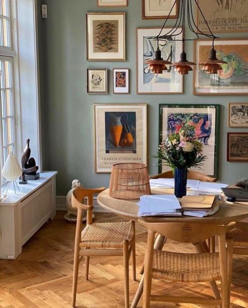 Очень атмосферно!  Столовые комнаты всегда навевают мысли о культурных и интеллигентных семьях! 03