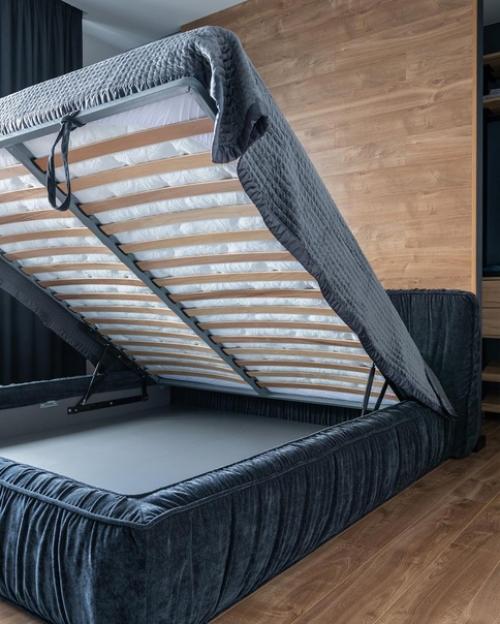 Эта кровать была изготовлена на заказ. 02