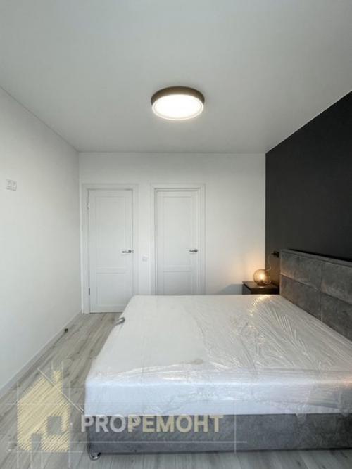 Квартира с современным дизайнерским ремонтом, с использованием натурального дерева в интерьере. 06