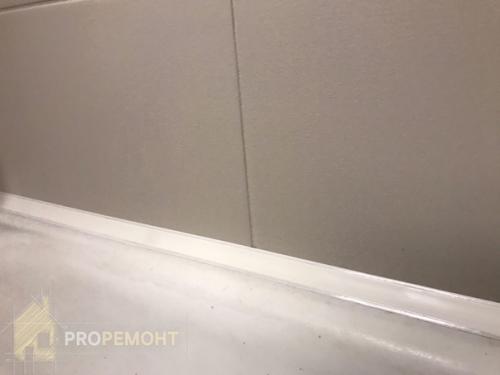 Купили вторичку, решили на время отложить капитальный ремонт санузла. 02