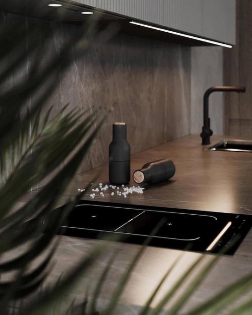 И следом мы хотим показать вам интерьер кухни в более тёмных серых тонах. 08