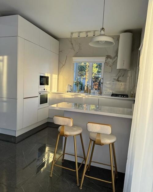 Думаю, слова здесь действительно лишние. 02