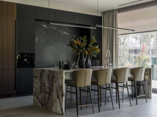 Этот интерьер - о спокойствии, продуманности и тактильной гармонии. 06