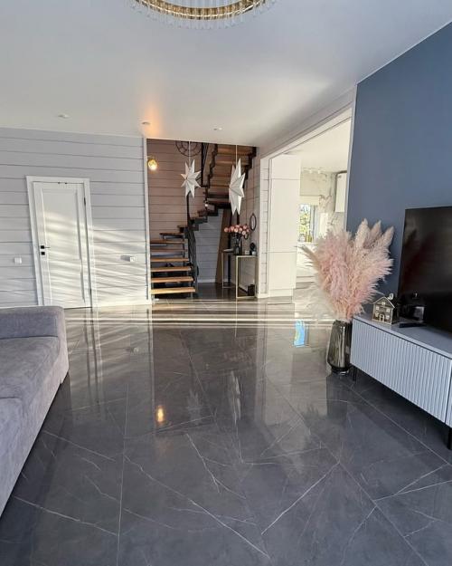 Думаю, слова здесь действительно лишние. 01