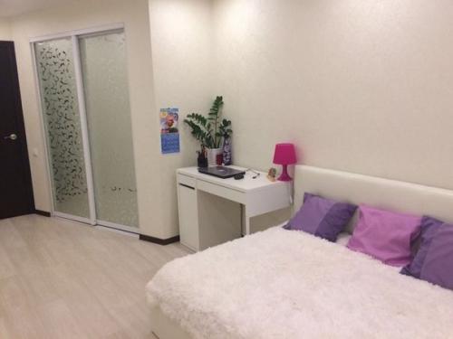 Ничего лишнего.  Материалы и цвета в этой комнате уют создают. 02