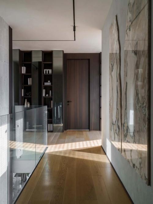 Этот интерьер - о спокойствии, продуманности и тактильной гармонии. 09