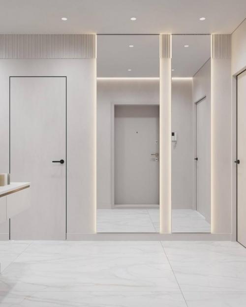 Светлый минималистичный интерьер прихожей и кухни. 06