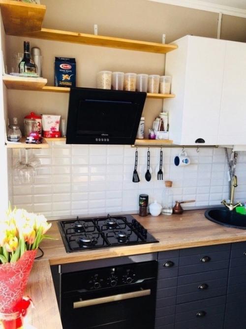 А эта кухня на половину своими руками сделана. 02