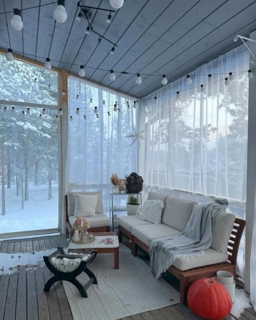 Думаю, слова здесь действительно лишние. 05