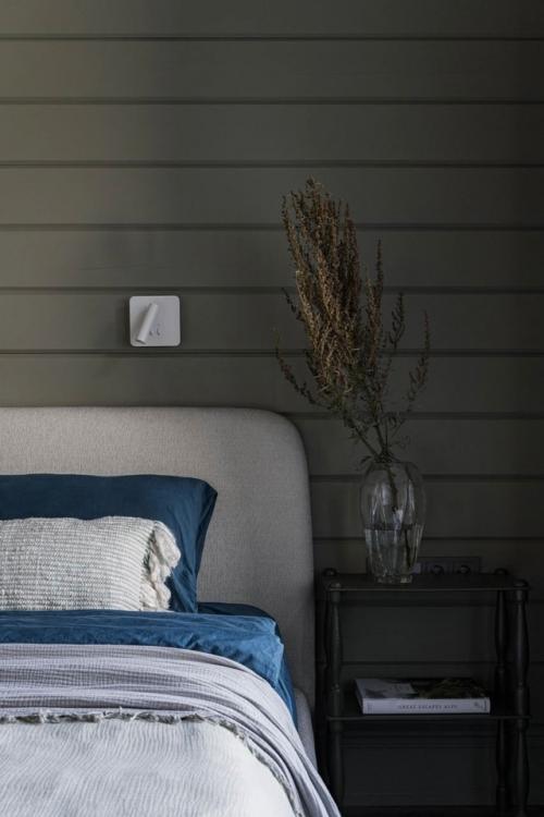 Загородный дом с панорамным видом на пруд: когда природа становится частью интерьера. 05