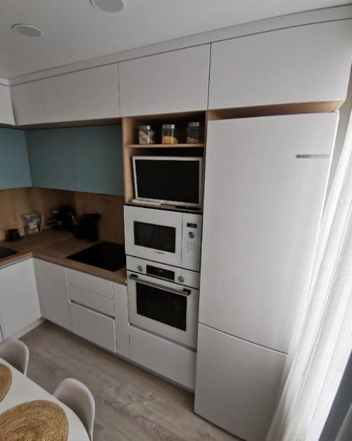 А мы вот так на небольшой кухне разместились. 03