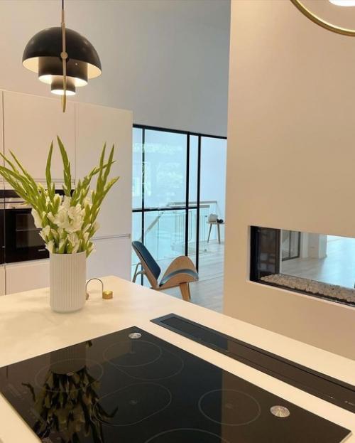 Это просто какой-то невероятный загородный дом. 05