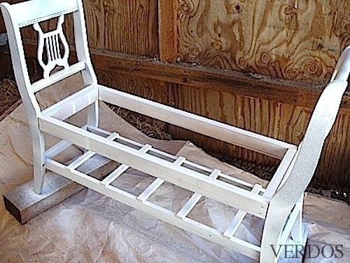 Скамья из сломанных стульев. 03