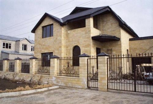 Ракушечник отлично зарекомендовал себя как уникальный стеновой и отделочный материал благодаря следующим свойствам: 03