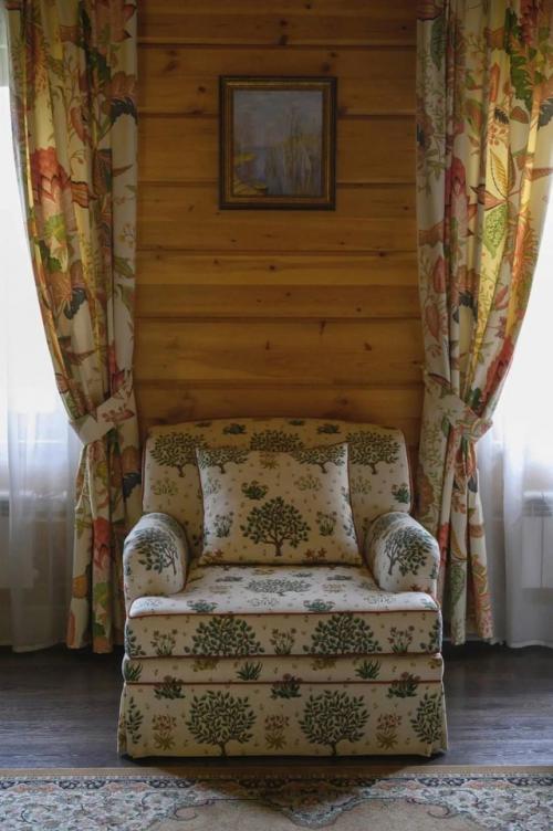 Русская усадьба с её утончённым интерьером вызывает восхищение - здесь чувствуется масштаб, вкус и внимание к деталям. 02