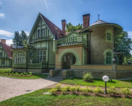 Желающие смогут попасть внутрь дома Ирэн Адлер - по согласованию с собственником здания. 02