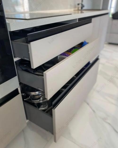 Теперь можно показать нашу кухню. 05