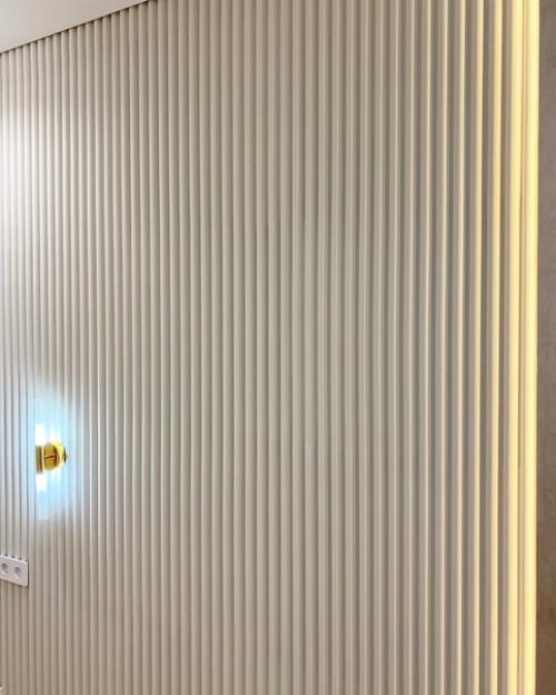 Гипсовые 3 Д панели в облицовке стены - изголовье кровати в спальной комнате. 07