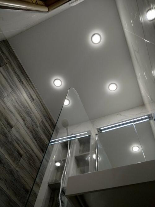 Из маленькой ванны в панельном доме максимум выжал. 05