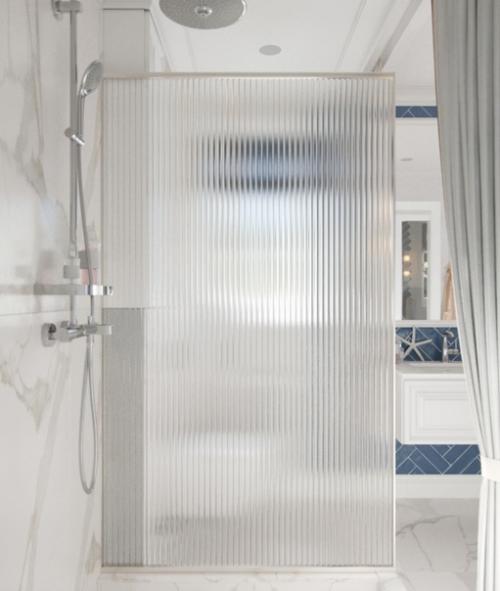 Стильная ванная комната в загородном доме. 02