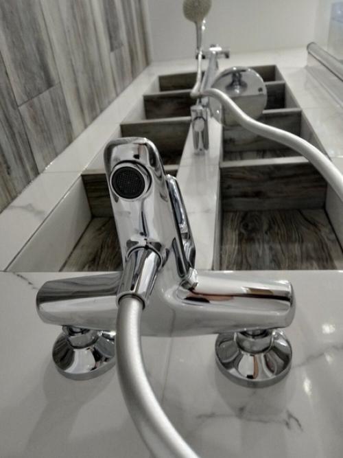 Из маленькой ванны в панельном доме максимум выжал. 06