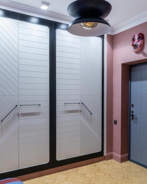 Эклектичная обстановка, в которой много дизайнерской мебели и декора. 07