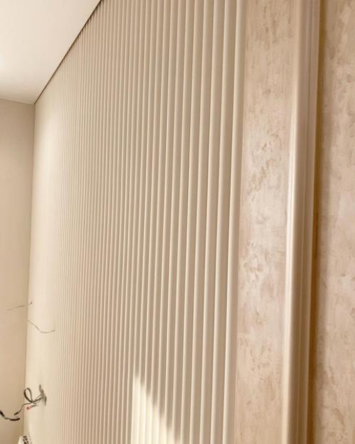 Гипсовые 3 Д панели в облицовке стены - изголовье кровати в спальной комнате. 05