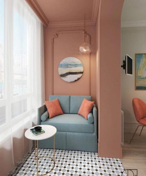 Дизайн квартиры, выполненный в приятных оттенках голубого, бежевого и персикового цвета. 02