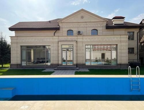 В дом вложили 800 000$. 06