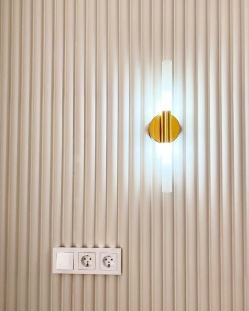 Гипсовые 3 Д панели в облицовке стены - изголовье кровати в спальной комнате. 02