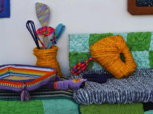 Вязанная кухня!  50 художников и мастеров семь месяцев работали над необычным проектом - создавали вязаную кухню. 03