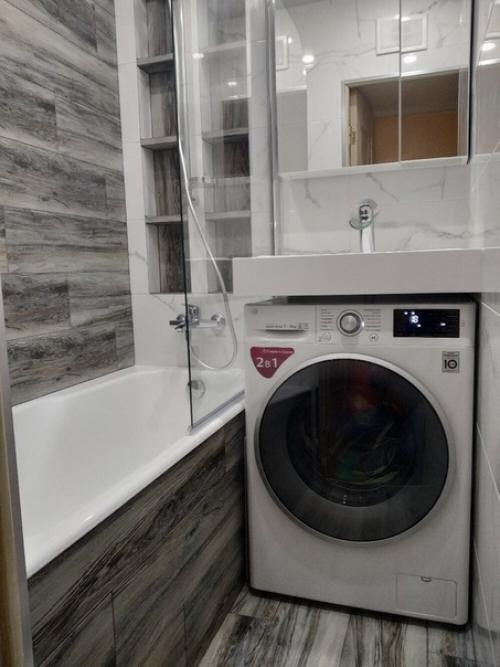 Из маленькой ванны в панельном доме максимум выжал. 03