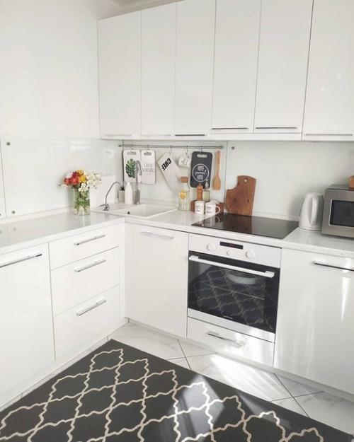 Весь ремонт в квартире делали своими руками. 01