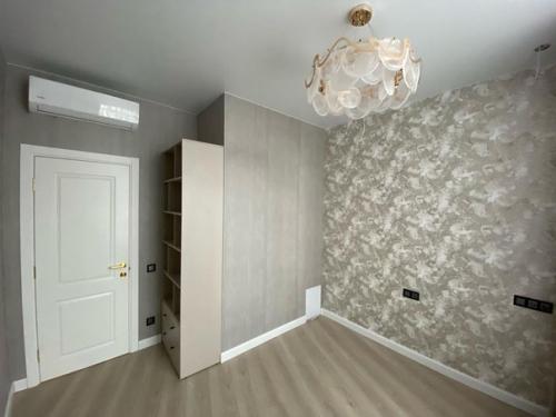 Купили квартиру.  Мы просто показываем. 09