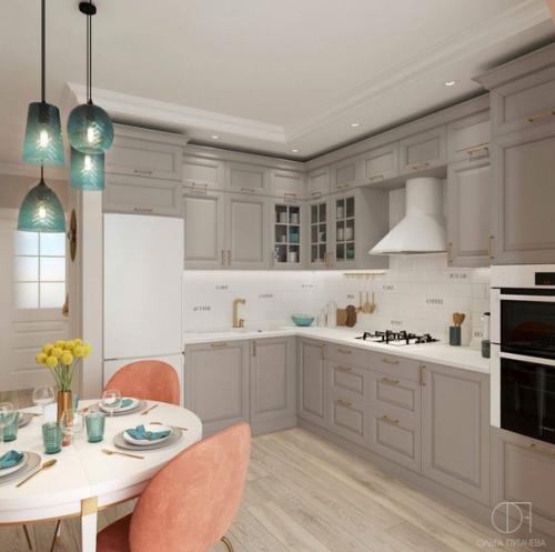 Дизайн квартиры, выполненный в приятных оттенках голубого, бежевого и персикового цвета. 01