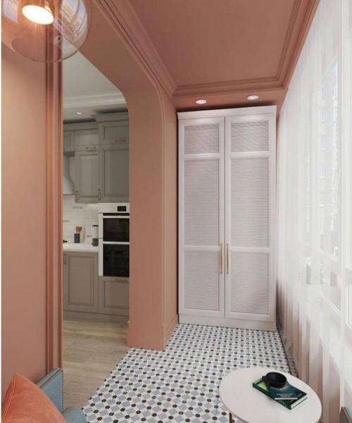 Дизайн квартиры, выполненный в приятных оттенках голубого, бежевого и персикового цвета. 03