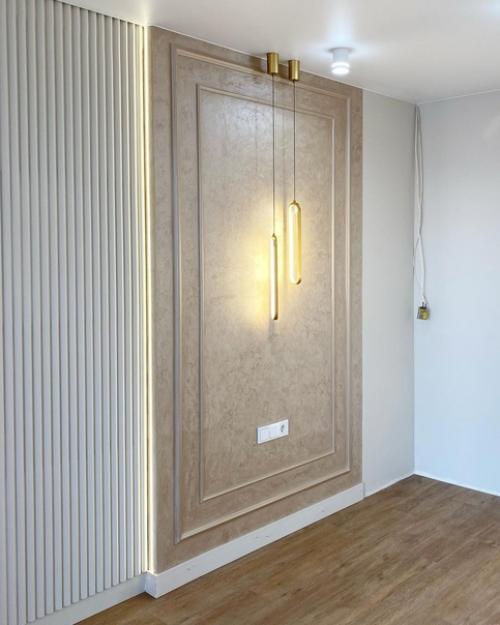 Гипсовые 3 Д панели в облицовке стены - изголовье кровати в спальной комнате. 04