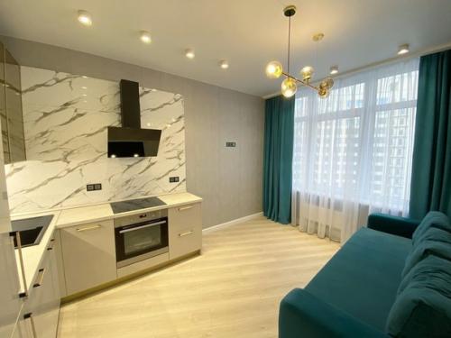 Купили квартиру.  Мы просто показываем. 01