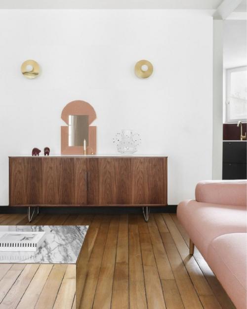 Квартира расположена в угловом треугольном доме, что обусловило ее особую архитектуру. 06