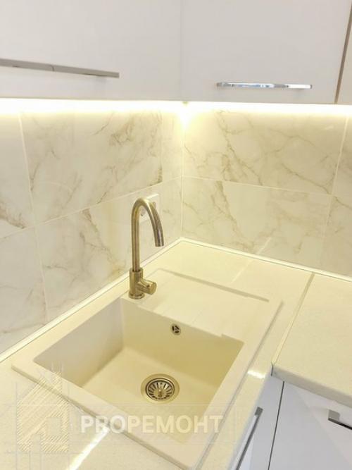 Хотели добавить необычные акценты в дизайн нашей квартиры, площадью 40 кв. 04