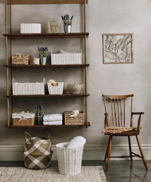 Плетеные корзины отлично вписываются практически в любой современный интерьер, добавляя комнате уюта. 01