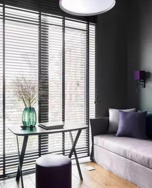 Как же удачно вписались в интерьер занавеси с растительным рисунком!  Сразу задают тон всей кухне. 03