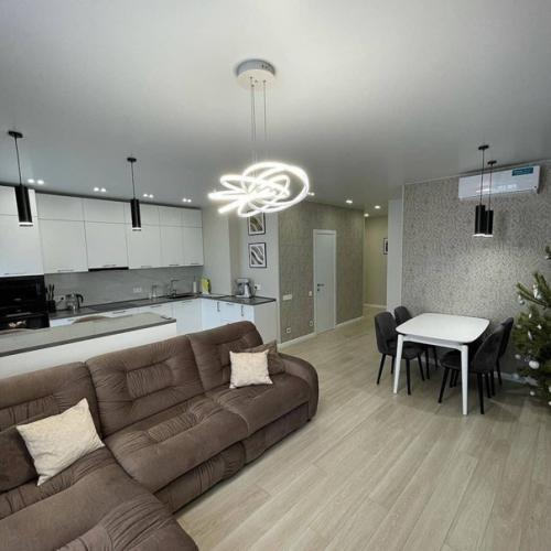 Закончили ремонтировать кухню - гостиную. 06