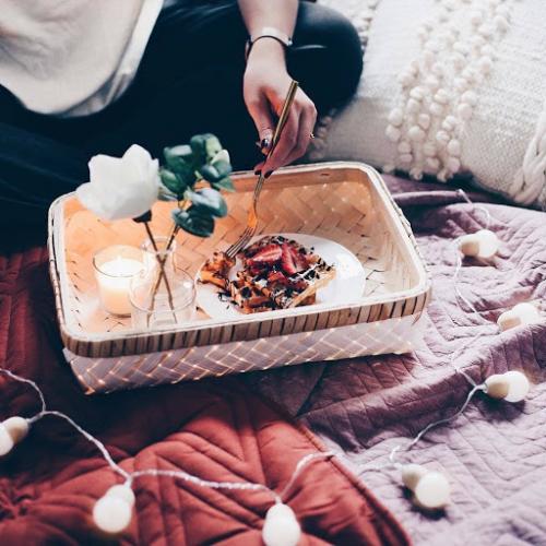 Плетеные корзины отлично вписываются практически в любой современный интерьер, добавляя комнате уюта. 02