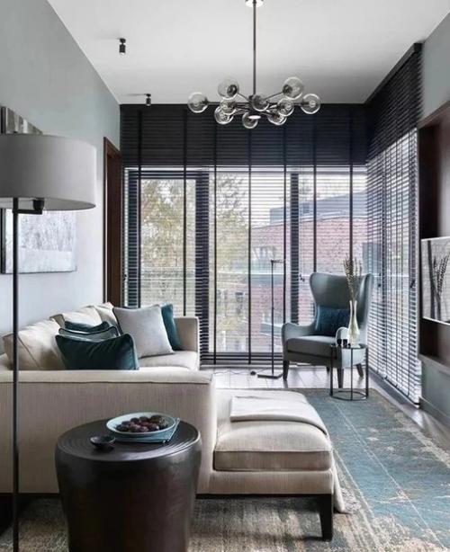 Как же удачно вписались в интерьер занавеси с растительным рисунком!  Сразу задают тон всей кухне. 01